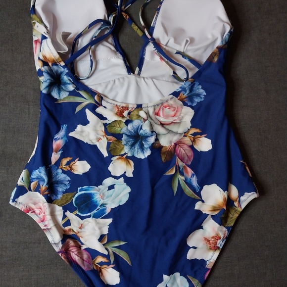 CUPSHE BATHING SUIT - Picture 7 of 7